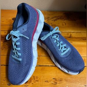 HOKA ONE ONE W Elevon Womens size 9
Running Shoe in Marlin/Blue Ribbon